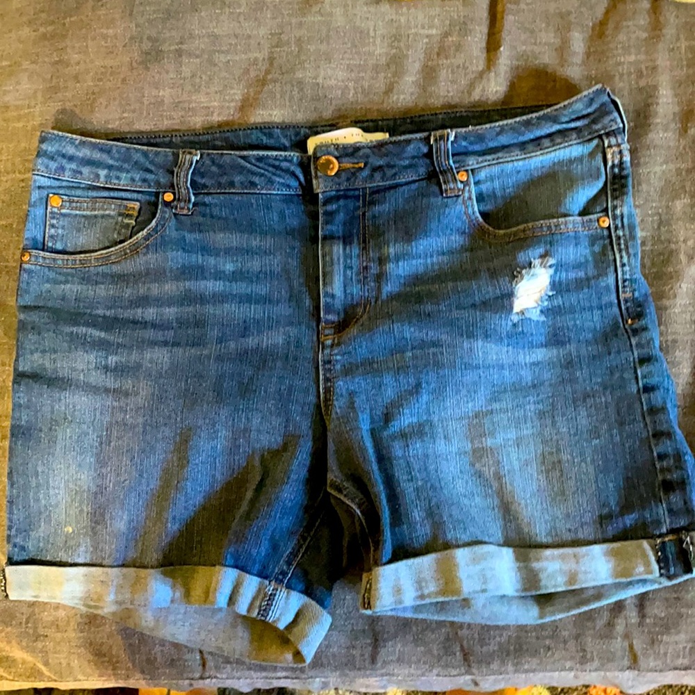 Truth + theory Jean shorts